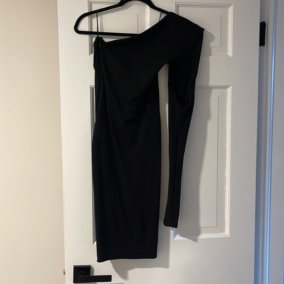ALIEVA Dasha Modern Dress (Black) - Picture 6 of 8